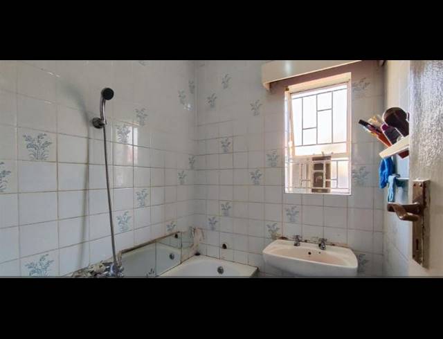 5 BEDROOM HOUSE FOR SALE IN ROODEKOP